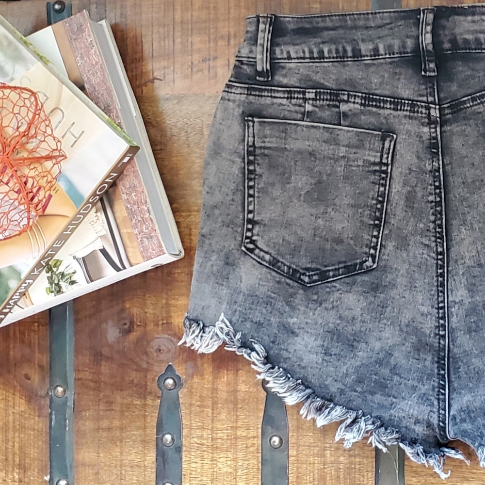 🖤 Black Hearts Denim Shorts 🖤 - Picture 8 of 11